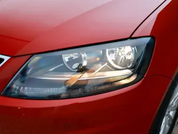 SEAT Alhambra Style 1 4 TSI DSG AHK 7-SITZER PANO BT