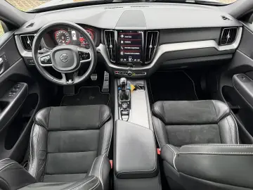 VOLVO XC60 R Design  P.Dach Leder Navi LED
