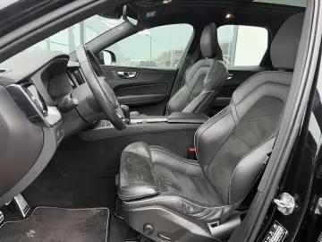 VOLVO XC60 R Design  P.Dach Leder Navi LED
