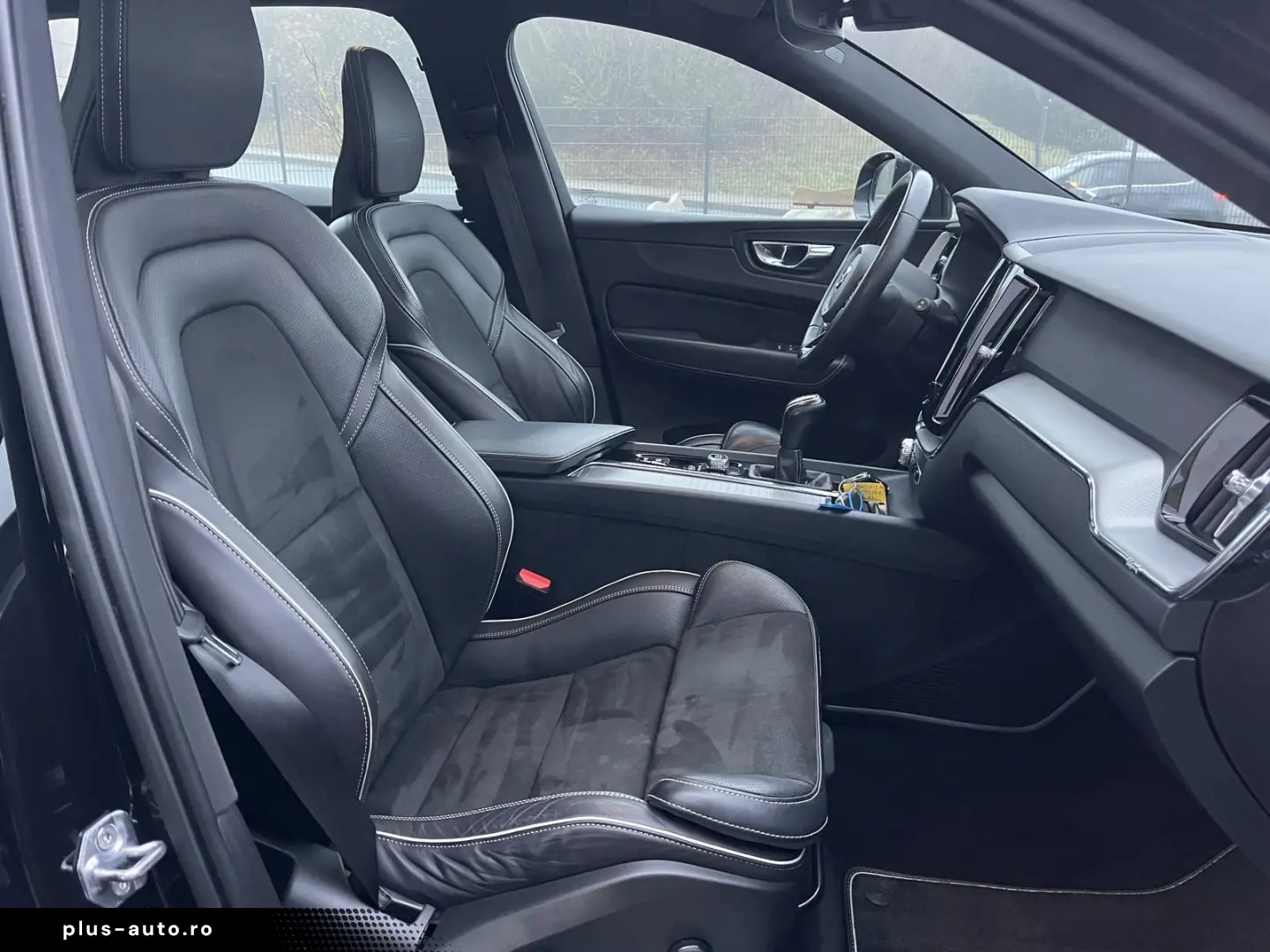 VOLVO XC60 R Design  P.Dach Leder Navi LED