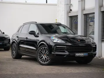 PORSCHE CAYENNE PLATINUM-LUFTF-PANO-HUD-MATRIX-BOSE-21RS