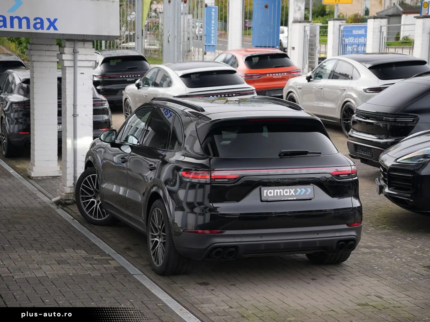 PORSCHE CAYENNE PLATINUM-LUFTF-PANO-HUD-MATRIX-BOSE-21RS