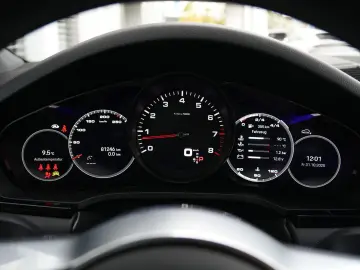 PORSCHE CAYENNE PLATINUM-LUFTF-PANO-HUD-MATRIX-BOSE-21RS