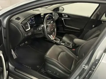 KIA XCEED 141 CP - PLUG-IN HYBRID – PLATINUM – FACELIFT