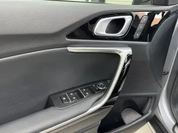 KIA XCEED 141 CP - PLUG-IN HYBRID – PLATINUM – FACELIFT