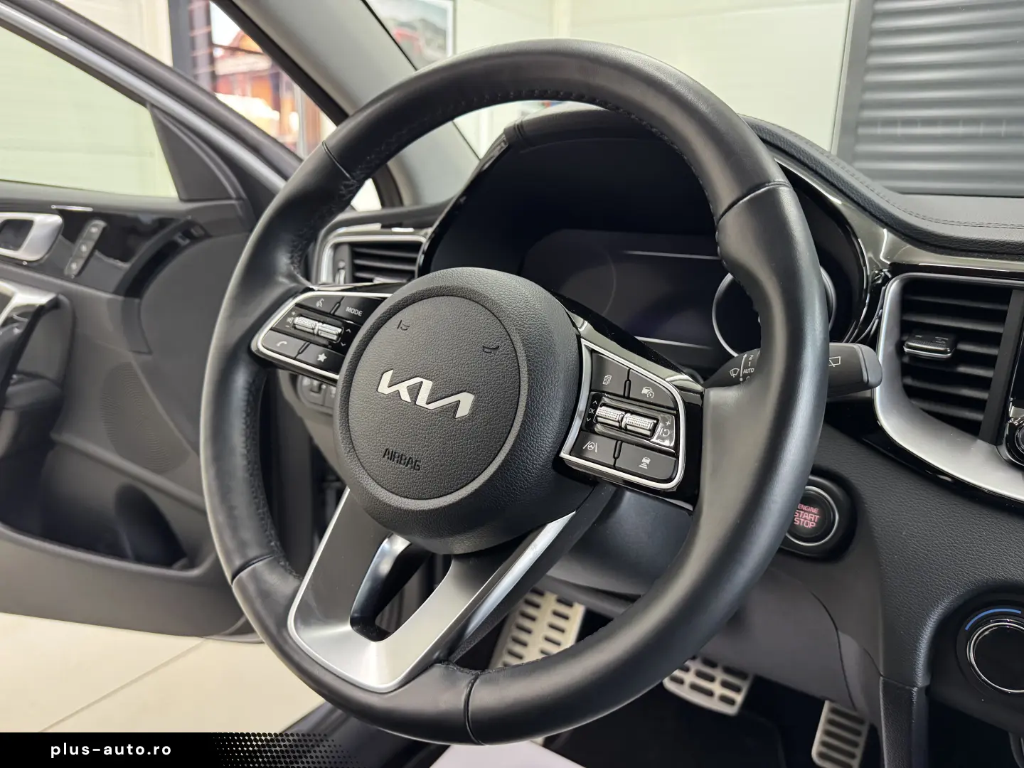 KIA XCEED 141 CP - PLUG-IN HYBRID – PLATINUM – FACELIFT