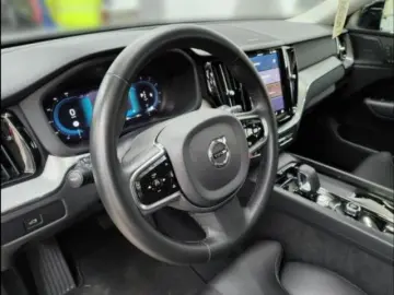 VOLVO XC60 B4 Plus Dark AWD