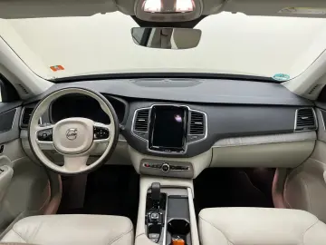 VOLVO XC 90 T8 AWD Core Plug-In
