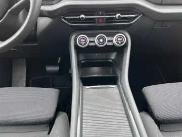 SKODA Kodiaq 2.0TDI DSG 4x4 Selection AHK Navi LED ACC