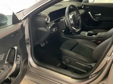 MERCEDES-BENZ CLA 250 e AMG Kamera Sound LED 18 Alcantara