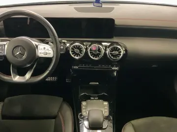 MERCEDES-BENZ CLA 250 e AMG Kamera Sound LED 18 Alcantara