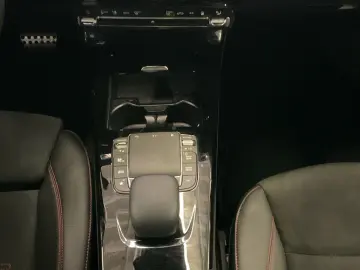 MERCEDES-BENZ CLA 250 e AMG Kamera Sound LED 18 Alcantara