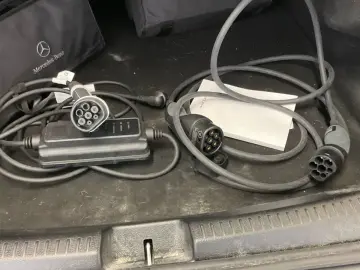 MERCEDES-BENZ CLA 250 e AMG Kamera Sound LED 18 Alcantara