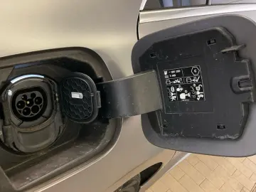 MERCEDES-BENZ CLA 250 e AMG Kamera Sound LED 18 Alcantara