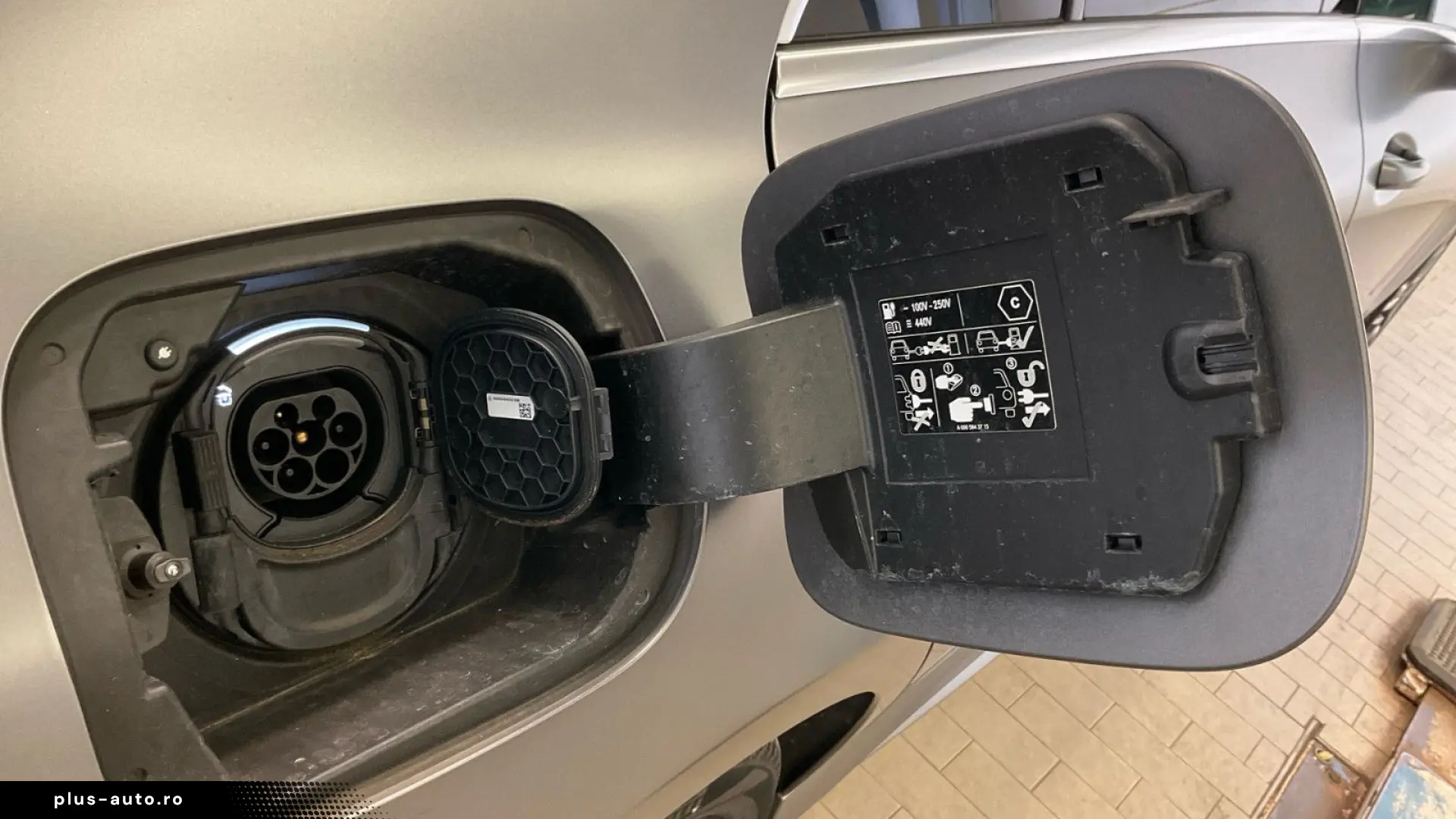 MERCEDES-BENZ CLA 250 e AMG Kamera Sound LED 18 Alcantara