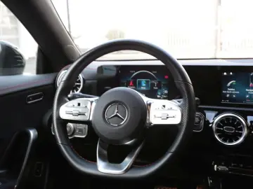 MERCEDES-BENZ CLA 250 e Coupé AMG Night MBUX Navi  Kamera