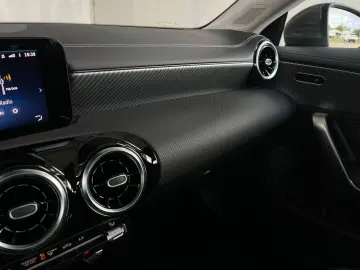 MERCEDES-BENZ CLA 180 Limo 1.Hand Progressive LED DAB KAMERA