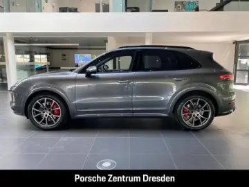 PORSCHE Cayenne GTS