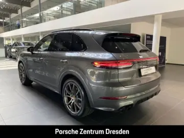 PORSCHE Cayenne GTS