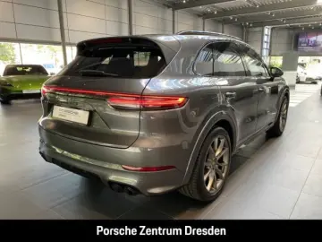 PORSCHE Cayenne GTS