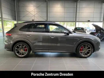 PORSCHE Cayenne GTS