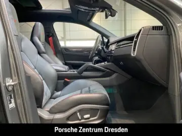 PORSCHE Cayenne GTS