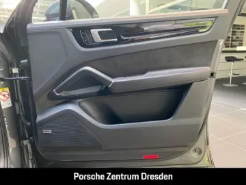 PORSCHE Cayenne GTS