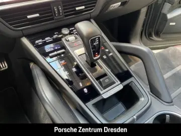 PORSCHE Cayenne GTS