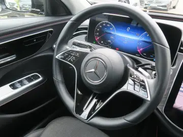 MERCEDES-BENZ E 200 Avantgarde Advanced 19 Zoll Winter-Paket