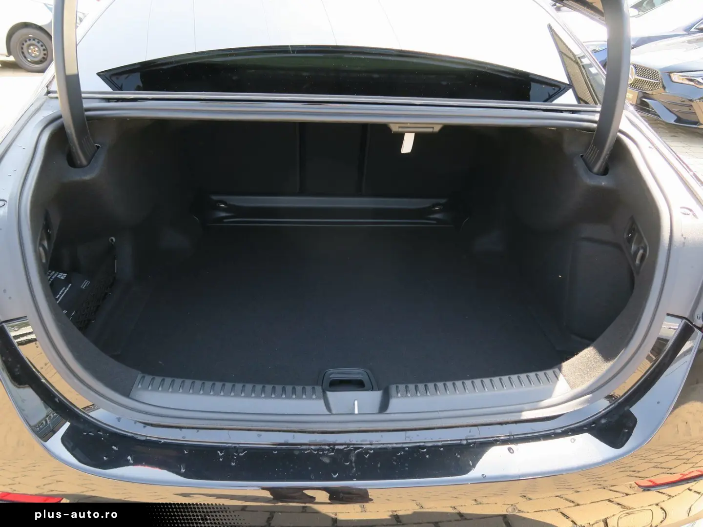 MERCEDES-BENZ E 220 d Avantgarde Advanced Winter-Paket