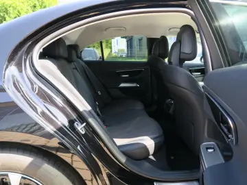 MERCEDES-BENZ E 220 d Avantgarde Advanced Winter-Paket