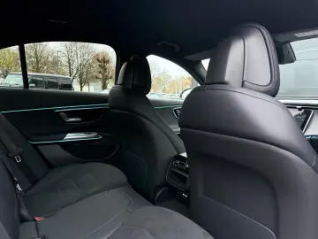 MERCEDES-BENZ E 200 AMG Night 20 Zoll Distronic Winter-P.