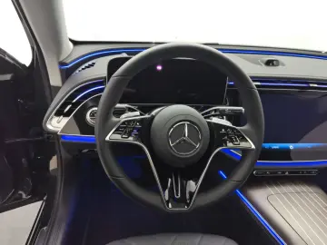 MERCEDES-BENZ E 200 4M Exclusive Superscreen Airmati&hellip;