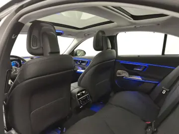 MERCEDES-BENZ E 200 4M Exclusive Superscreen Airmati&hellip;