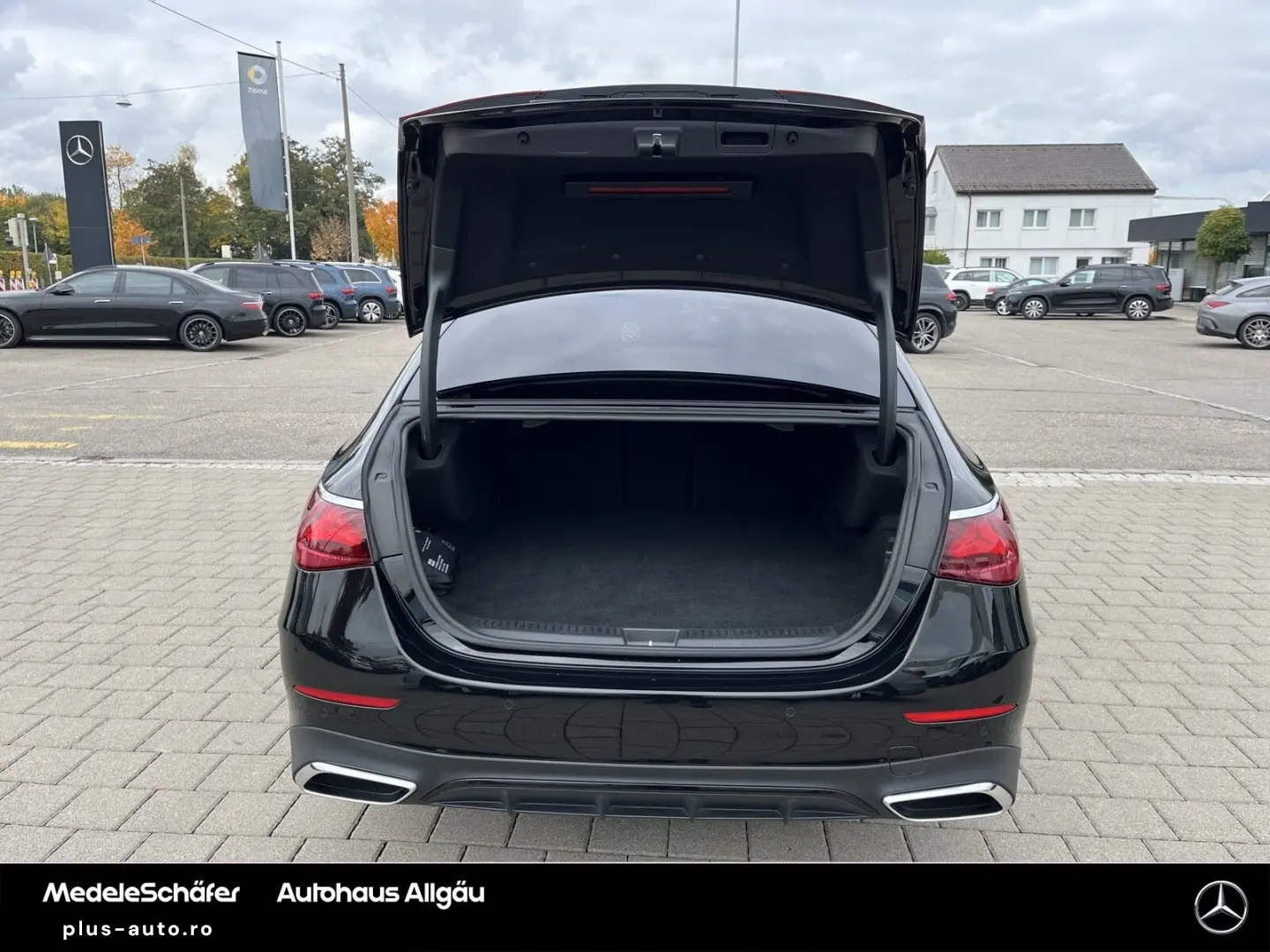 MERCEDES-BENZ E 300 e AMG Night 19  Pano Distronic K&hellip;