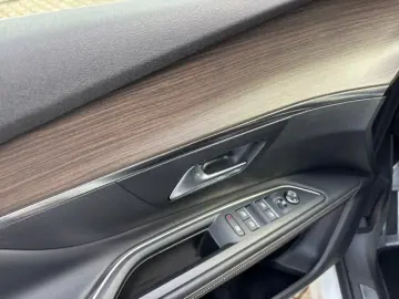 PEUGEOT 5008 GT BHDi 130 EAT8  Kamera LED Pano-Dach Navi