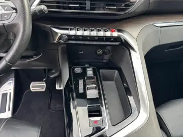 PEUGEOT 5008 GT BHDi 130 EAT8  Kamera LED Pano-Dach Navi