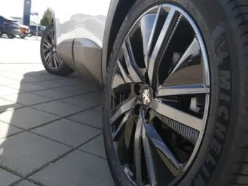 PEUGEOT 3008 Hybrid4 300 e-EAT8 GT AHK  Focal  SHZ  SD