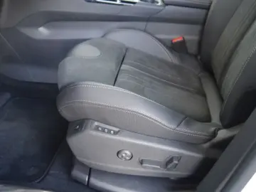 PEUGEOT 3008 Hybrid4 300 e-EAT8 GT AHK  Focal  SHZ  SD