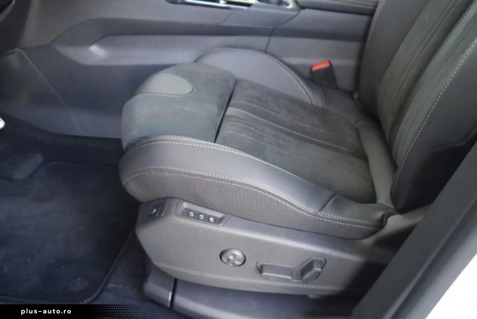 PEUGEOT 3008 Hybrid4 300 e-EAT8 GT AHK  Focal  SHZ  SD