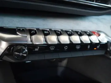 PEUGEOT 3008 Hybrid4 300 e-EAT8 GT AHK  Focal  SHZ  SD