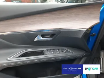 PEUGEOT 3008 GT Hybrid4 300 (Plug-In) Pano Leder AGR ACC