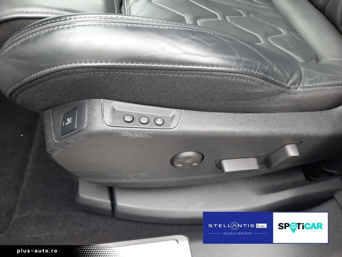 PEUGEOT 3008 GT Hybrid4 300 (Plug-In) Pano Leder AGR ACC