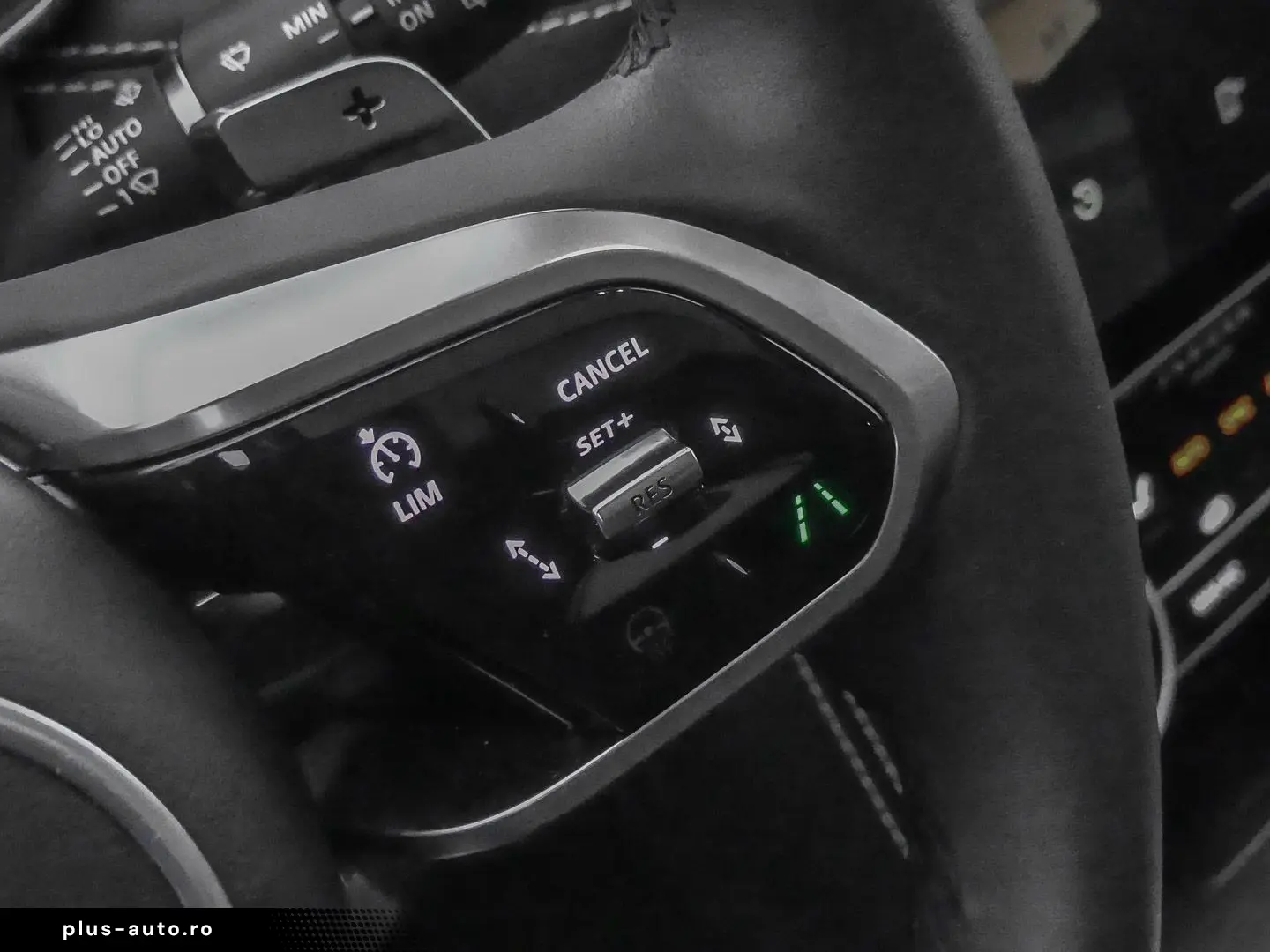 JAGUAR F-Pace R-Dynamic SE AWD 90th Ed. AHK-el. klappb.