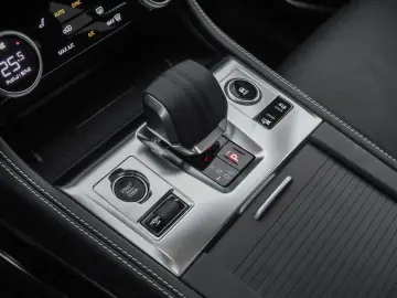 JAGUAR F-Pace R-Dynamic SE AWD 90th Ed. AHK-el. klappb.