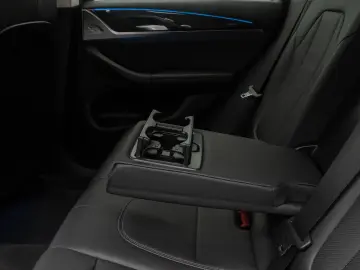 BMW X3 xD30e HUD Komfort AHK Kamera DAB HiFi Sport