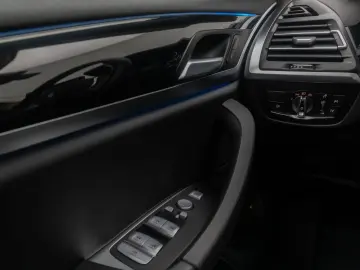 BMW X3 xD30e HUD Komfort AHK Kamera DAB HiFi Sport