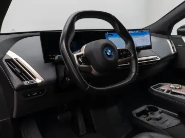 BMW iX xD40 Sport Panorama Laser 360 ACC Komfort 22