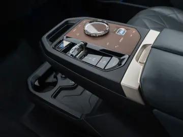 BMW iX xD40 Sport Panorama Laser 360 ACC Komfort 22