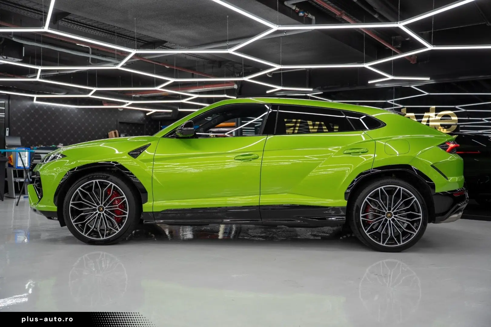 LAMBORGHINI Urus SE HYBRID MASSAGE FULL